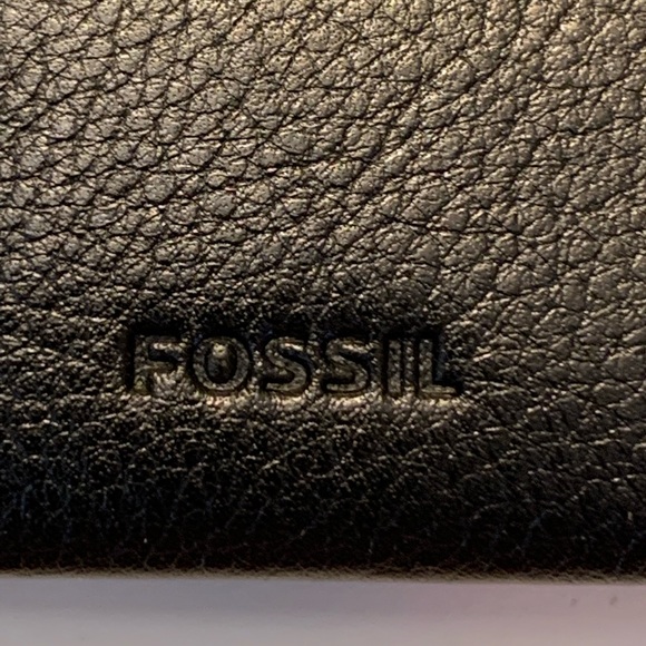 NWOT Fossil Leather Wristlet/Wallet - Picture 4 of 6